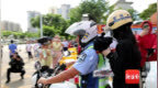 高考路上的“速度与温情” 海口公安交警高考首日紧急护送多名走错考场考生抵达考点