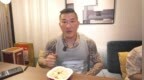 台湾网红“馆长”陈之汉大赞大陆送餐机器人，引发两岸网友热议