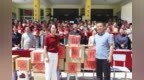 “书”送爱心　这儿的学生收到双重礼包