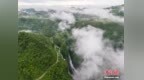 航拍贵州纳雍吊水岩瀑布 犹如一幅山水画卷