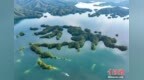 航拍黄山太平湖：碧绿湖水勾勒山水画卷