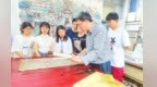 从垃圾桶中抢救民俗画碎渣　甘肃古籍医生咋做到的