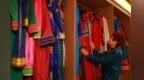 “绣”民族风圈粉游客　守艺人让古老非遗有“穿”承