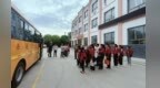 校车拉近求学路　灵台破解“麻雀学校”困境