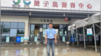 老人厕所遇险，景区员工破板救人后低调隐身，女儿半月后终寻得恩人