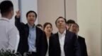 雷军陪比亚迪王传福参观小米汽车工厂