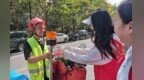暖“心”闻：情系户外工作者 送去清凉与关怀