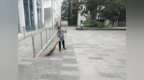 烈日“烤”验下的守护者 ——聚焦酷暑里默默奉献的一线工作者