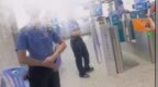 女子带四娃乘车其中两娃不到6周岁，补票时与乘务人员发生争执，12306回应
