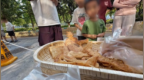 土木硕士摆摊卖烧饼：1元1个刚够原料成本，只卖给小孩