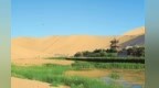 敦煌鸣沙山月牙泉迎来旅游热潮