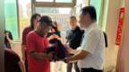 秦皇岛市计生协与中国人寿联合开展中秋国庆计生特殊家庭慰问活动