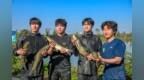武汉高校捕鱼节太火爆 600名学生手抓鲜鱼4000斤
