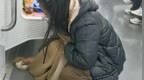 苏州地铁：用围巾擦地的女乘客找到了！