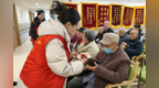 经开区元旦温情行动：银龄志愿团队走进养老院送暖意
