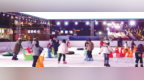 一座冰场点燃一条街冬日活力——港城商业街区“冰雪经济”观察