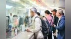 年满60周岁可受理，老年人可这样订火车票