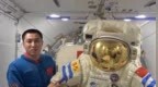 航天员为“战友”送上祝福，功勋舱外服随神二十飞船回家了