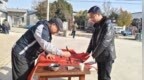 墨香迎新春 祝福进万家--郏县书法家义写春联送到村民家门口