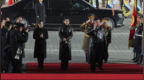 视频|金正恩和女儿穿皮衣出席阅兵式，夫人紧随其后