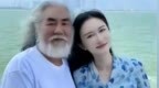张纪中带着妻子一家人游玩，丈母娘首次曝光，妻子一起合影像女儿
