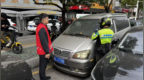 乐群社区居民出行路被堵？乱停乱放必查处，联合交警亮罚单！此次行动处罚30台，警告32台。