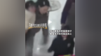 安徽一女子因孩子之间矛盾，追打2岁幼童致其手指骨折
