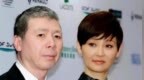徐帆回应离婚9个月后，冯小刚行为再引热议，养女更是匪夷所思