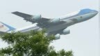 凤凰记者实拍：空军一号飞离北京