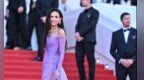 Demi Moore 紫纱礼服造型 戛纳红毯氛围感拉满