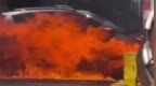 纽约曼哈顿汽车起火爆炸众人惊逃