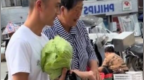 卖菜阿姨多收10元，蹲守顾客10多天