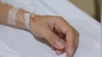 女子住院被朋友殴打后昏迷，20多天后死亡，法院：死亡结果属多因一果，打人者被判三缓三