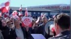 格陵兰岛民众在美新领事馆前抗议：不行就是不行