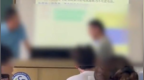 高校学生课上情绪失控砸桌怒吼，受伤的为何总是老师？