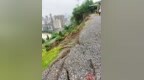 只因多看了一眼 他们救了128人！45分钟后，6000立方米山体轰然垮塌