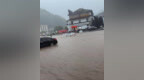 黄山景区附近有饭店被水淹没闭店，景区：不建议游客近期前往