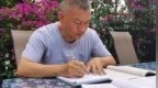 59岁梁实宣布参加第30次高考，不相信自己永远考不上大学