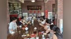 万宁溪边书屋英语角：让“哑巴英语”在真诚对话中“活”起来
