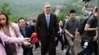 抵京当天，武契奇登上八达岭长城，还买了中国特色纪念品