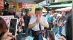 柯文哲“辣椒水事件”后再回台中扫街，警方出动超10人戒护