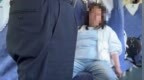 女子在车厢内大声唱歌、举止怪异，乘务员劝阻无果，12306回应