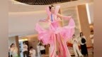 青年导演丁一滕“白日方舟戏剧季”超前体验 37场“大戏”将持续4天