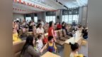 亭湖区盐东镇洋桥村举办“缤纷六月.童趣飞扬”庆“六一”活动