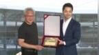 蒋万安现身英伟达员工大会，送给黄仁勋一把“钥匙”
