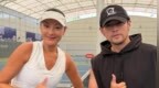 瞿颖与周杰伦打网球并晒合照：杰伦发球妥妥地稳