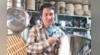 在日杂市场用英语卖厨具　初中没毕业的他咋做到的