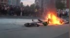 “大巴黎”卫冕欧冠在法引发狂欢与骚乱