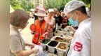 连续十年“请客” 武汉一餐馆进社区办“凉面节”