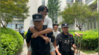 因伤行动不便 抚州一考生被特警背进考场